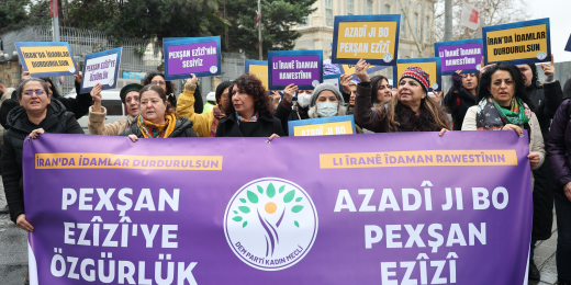 Kadın Meclisimiz İran Konsolosluğu önünden seslendi: Pexşan Ezîzî’ye yönelik idam kararı durdurulsun